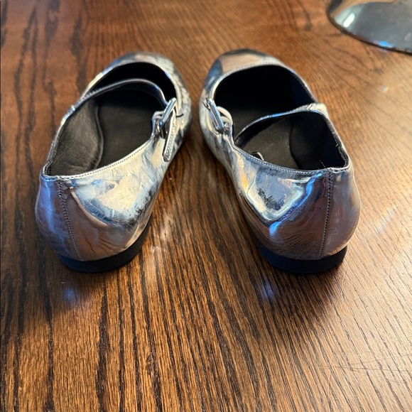 Steve Madden Metallic Silver Flats - Picture 4 of 6